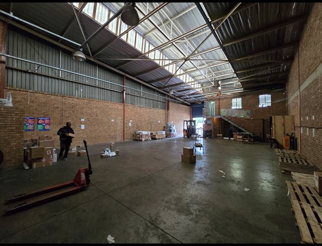 350M² WAREHOUSE TO LET IN MEADOWDALE